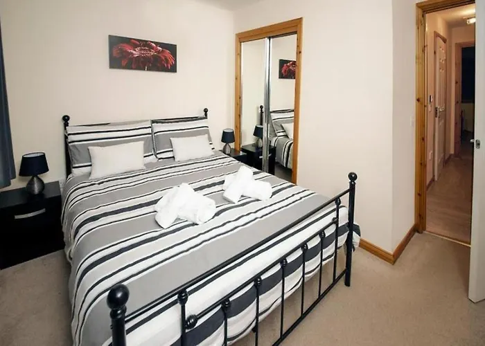 Modern 2 Bedroom Semi Detached House With Own Private Driveway